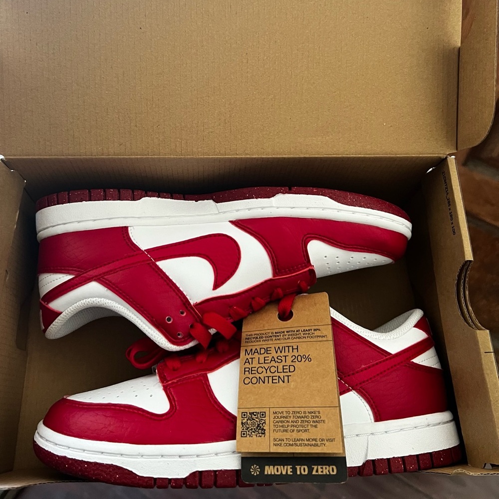 Nike Dunk Low Next Nature women’s 7, Men 5.5. White/gym red